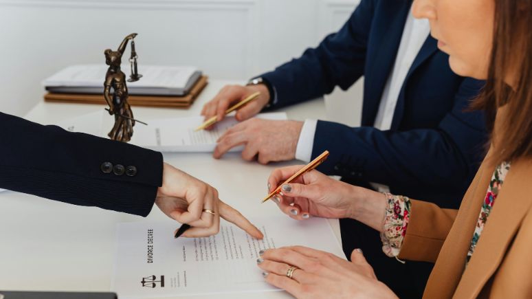 Learn the Legal Basics Without Falling Asleep.